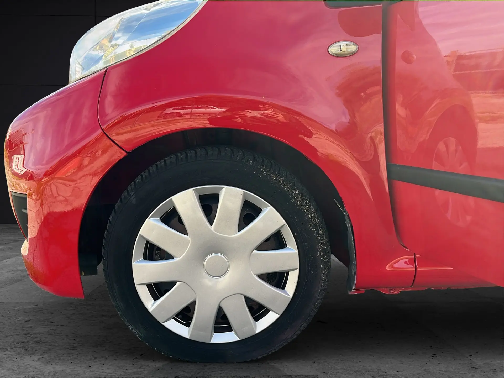 Peugeot 106 lato sx ruota